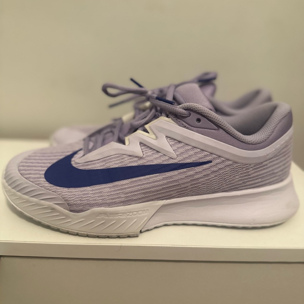 8.5 Women’s Purple Nike Tennis Shoes - Vapor Pro 3